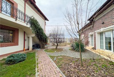 Casă individuală cu 10 camere cu Canalizare în Tei - 2