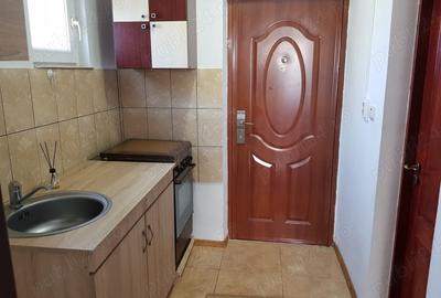 Garsonieră decomandată în CET - 7