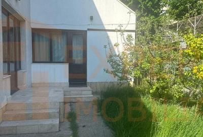 Casă cu 10 camere cu Teren 1000 Mp în Km 4 - 11