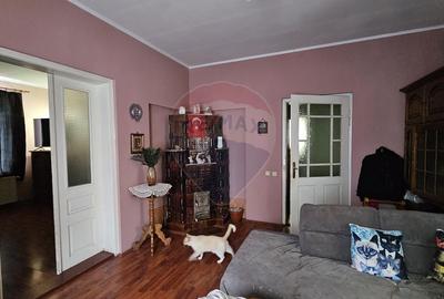 Casă cu 6 camere cu Teren 200 Mp în Central - 10