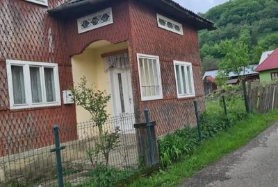 Casă cu 4 camere cu Teren 10 Mp în Moisei - 5
