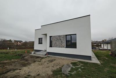 Casa individuala  -  3 camere  -  2 bai  -  378 mp teren - 2