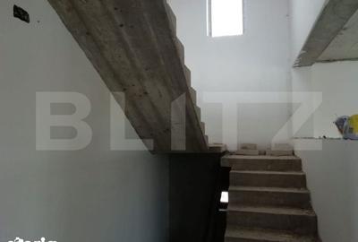 Casă cu 5 camere cu Teren 2500 Mp în Central - 1
