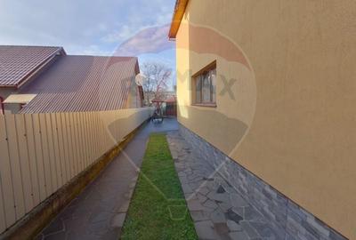 Casă cu 4 camere cu Teren 900 Mp în Est - 14