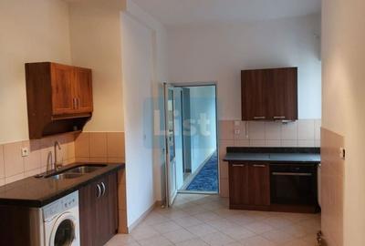 Casă cu 9 camere cu Canalizare în Central - 4