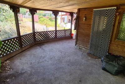 Casă cu 4 camere în Davidești - 2