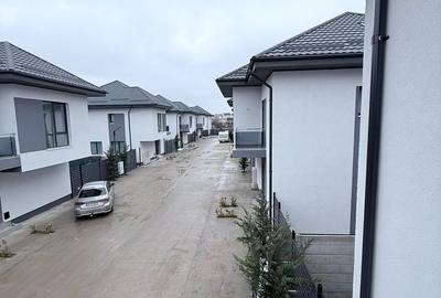 Casă cu 4 camere semidecomandat în Central