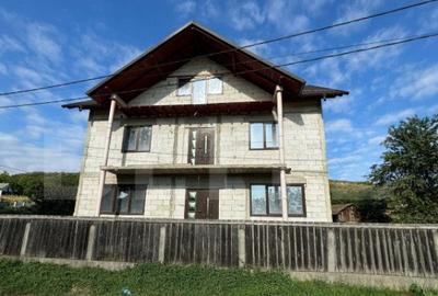 Casă cu 4 camere cu Teren 250 Mp în Central - 4