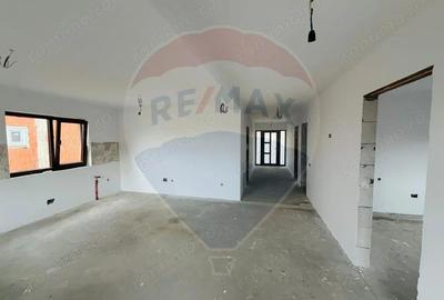 Casa / Vila cu 4 camere de vanzare - 2