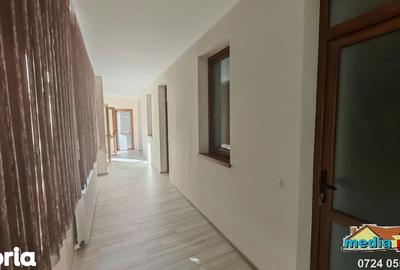 Casă cu 5 camere cu Teren 700 Mp în Piața Centrală - 12