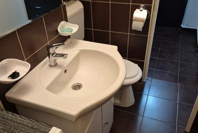 Proprietar - Inchiriez Garsoniera complet mobilata si utilata - Str Bârcă, nr 10 - 12