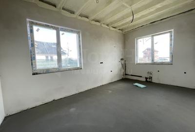 Duplex cu 3 camere cu Canalizare în Cristian - 7