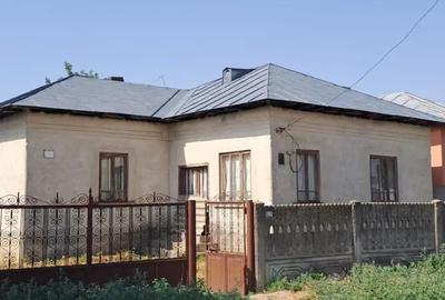 Casă cu 5 camere cu Teren 2400 Mp în Mârșani - 1