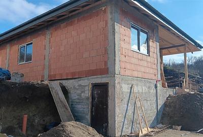 Casă cu 4 camere cu Canalizare în Bârnova - 2