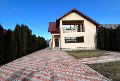 Casă cu 4 camere în Central