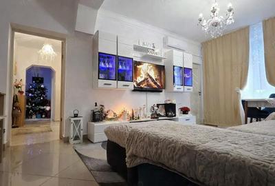Apartament cu 3 camere semidecomandat în Central - 1