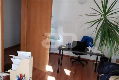 Casă cu 5 camere cu Teren 200 Mp în Dorobanți - 2