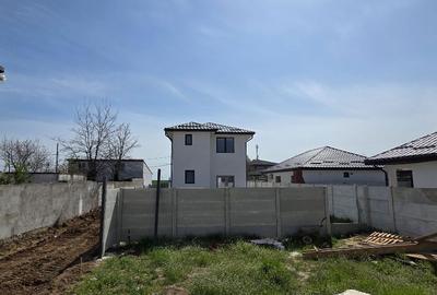 Casă cu 3 camere cu Canalizare în Glina