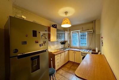 2 camere Titulescu cu vedere pe spate in bloc 1981 - 7