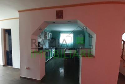 Casă cu 5 camere cu Teren 1000 Mp în Bran - 9