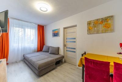 Apartament cu 3 camere semidecomandat, mobilat în Intim