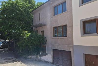 Casă individuală cu 5 camere cu Teren 252 Mp în Central - 1