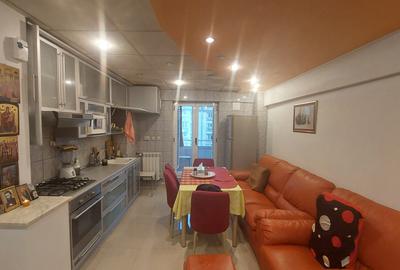Apartament cu 2 camere decomandat în P-ța Unirii