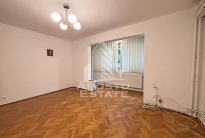 Apartament cu 4 camere, decomandat, nemobilat, garaj, zona Medicina - 2