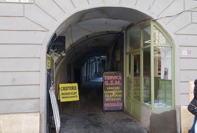 Inchiriez spatiu comercial cca 45 mp ultracentral in Sibiu pe Balcescu in curte cu vad f bun 550 E. - 9