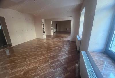 Spațiu comercial, de 172 mp, în Ultracentral - 3