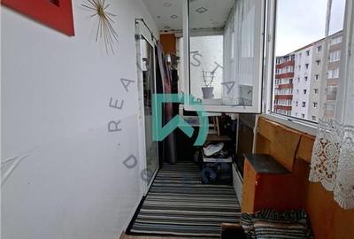 Apartament cu 3 camere decomandat, mobilat în Tractorul - 7