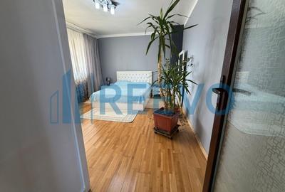 Casă cu 6 camere cu Canalizare în Târgu Trotuș