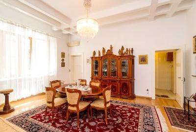 Casă cu 11 camere în Dacia