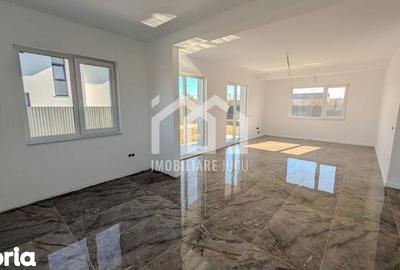 Casă cu 5 camere cu Teren 500 Mp în Jucu - 3