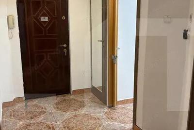 Apartament spa?ios cu 4 camere, 2 bai ?i camara, zona Lipovei