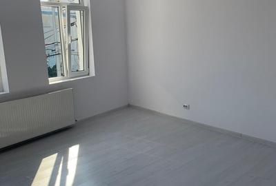 Spațiu comercial, de 335 mp, în P-ța Galați - 7