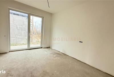 Casă cu 4 camere cu Teren 856 Mp în Central - 1