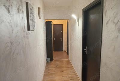 Apartament cu 3 camere decomandat, mobilat în Central