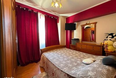Apartament cu 4 camere decomandat în Nicolina