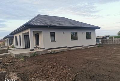 Casă cu 3 camere cu Teren 130 Mp în Vânători - 1
