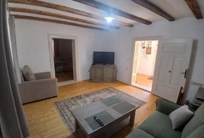 Casă cu 2 camere cu Teren 1300 Mp în Orlat - 1