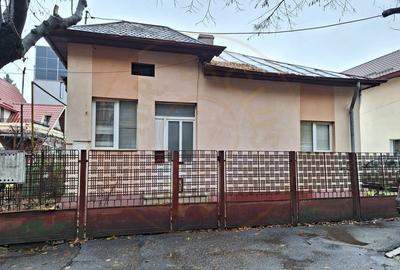 Casă individuală cu 3 camere cu Canalizare în Central - 1