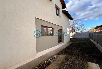 Duplex cu 4 camere cu Canalizare în Strejnicu - 2