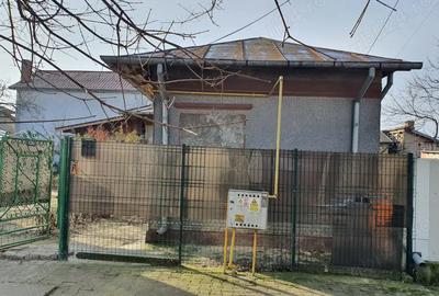 Casă cu 3 camere cu Teren 326 Mp în Central - 1