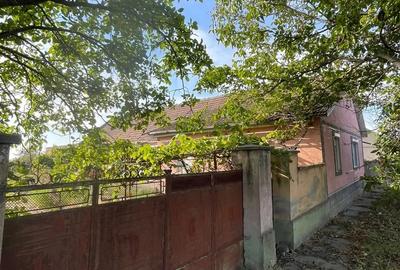 Casă cu 4 camere în Sânpetru Mare