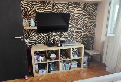Apartament cu 4 camere decomandat în Victoriei