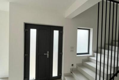 Casă cu 4 camere cu Teren 200 Mp în Central - 11