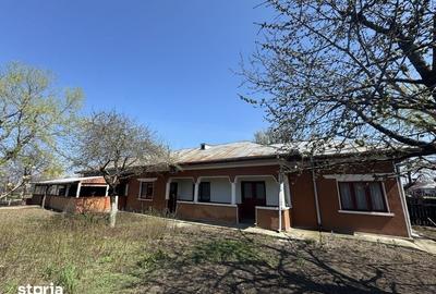 Casă cu 4 camere cu Teren 1370 Mp în Slobozia