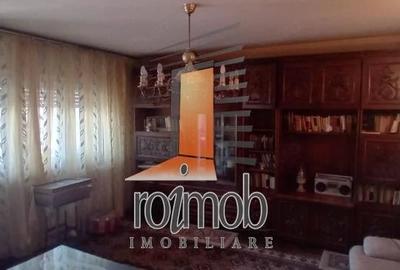 Apartament cu 2 camere decomandat în Universitate