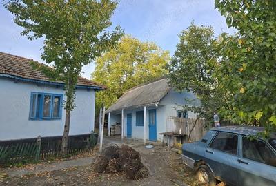 Casă cu 4 camere cu Teren 2400 Mp în Corbu